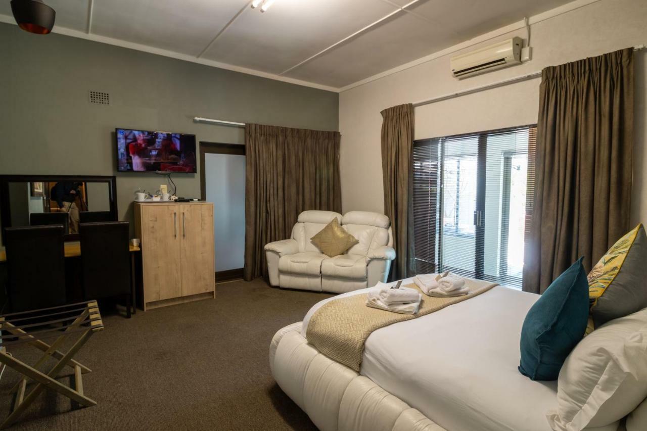 Lala Dene Lodge Bloemfontein Exterior photo